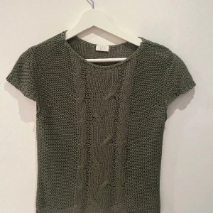 Grön stickad topp - Grön stickad topp som aldrig är använd 😊