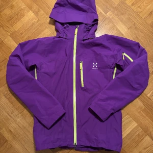 Haglöfs skidjacka - Nyskick. Nypris 3-4000.