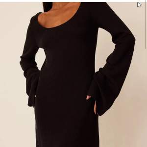 Söker denna klänning i svart från moa mattson x nakd i storlek M!! Skriv gärna till mig om du säljer, samt vilket pris du vill ha!🩷