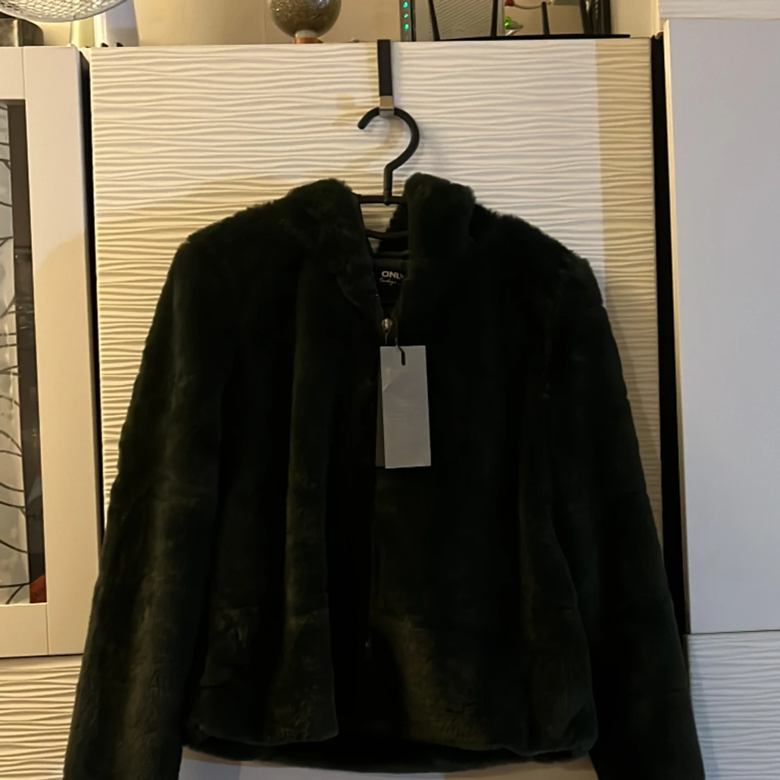 Fuskpäls jacka med luva