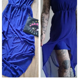 Klänning  - Superfin blå klänning. Chiffong. Fint fall. Korslagda ställbara band upptill. Fodrad till lårer.  Size M. Mer som S..