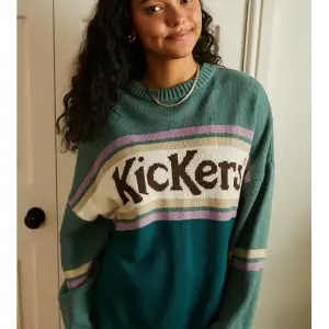 Säljer denna stickade Kickers tröjan som inte kommer till användning i storlek xs, använd fåtal gånger så den är i nyskick.  Nypris ca 750kr.  Skriv vid frågor, köparen står för frakten🤗 