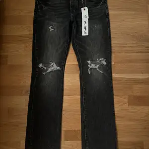 Hej! Säljer mina Purple-brand jeans, style no. P004. Jeansen är använda Max 3-4 gånger då jag säljer dom eftersom de sällan kommer till användning. Ny pris för dessa par är 3500kr. Vid fundering av pris så är det bara att höra av sig.