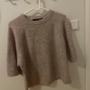 Lager 157 tröja - Supersnygg tröja från lager 157, säljer för att det inte kom med en retursedel och tröjan passade inte, har aldrig använt!! Jag står inte för frakten🫶🏼