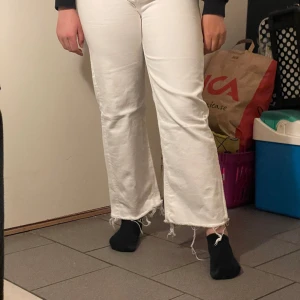 Vita jeans  - Vita jeans från lager 157 knappt använda! 