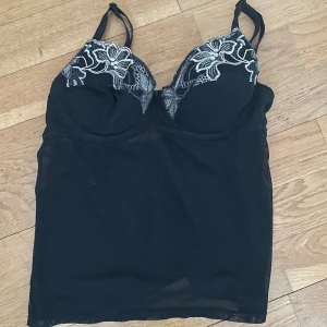 Sommar fest topp - Festopp som har mesh tyg på magen💗💗