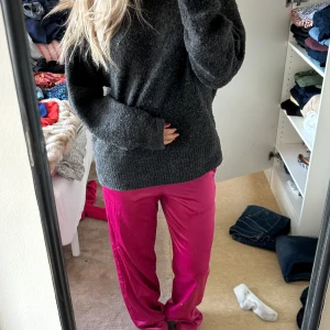 Satinbyxor  - Snygga satinbyxor i rosa, fint skick☺️