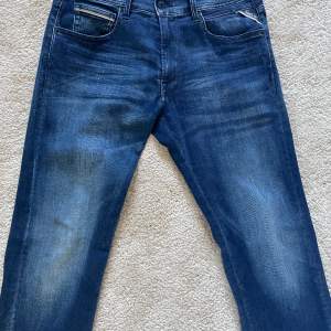 Säljer dessa replay jeans i modellen grover, storlek 31. Bra skick, bara att höra av sig vid frågor eller funderingar! 