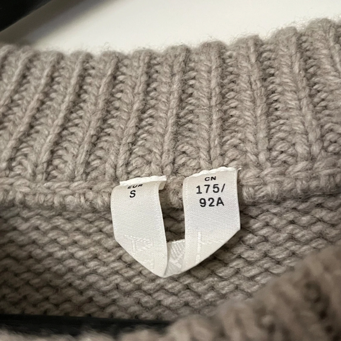 Beige Stickad Tröja - 91