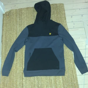 Lyle&skott - Här är en helt ny lyleskott hoodie jag fick den i present och har aldrig använt den förutom när jag testade den då! Den är xs men passade mig när jag var typ 170 cm lång