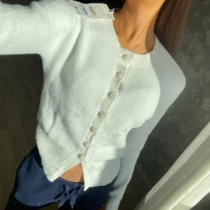 Zara kofta - Säljer denna slutsålda zara koftan som är helt ny, pris lappen är kvar ❣️