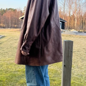 Brun läderjacka Fritala - Brun läderjacka från Fritala Storlek på lappen, har lite svårt att läsa av storleken… Köpare betalar frakt