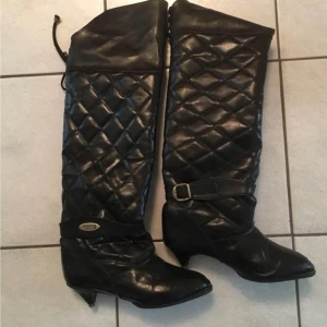 Stövlar  - Använda se bilder för skick