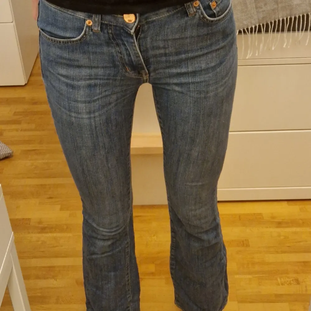 Jätte fina bootcut jeans från lager 157 som tyvärr är för små. Skriv för mer bilder 🤗. Jeans & Byxor.