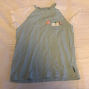 Gulligt pyjamas set  - Använd men för liten