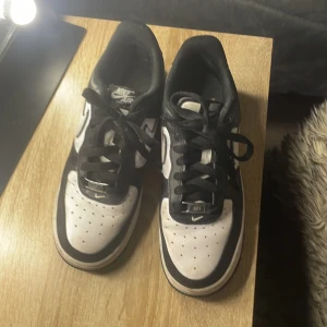 Nike air force  - Nike air force svarta och vita. Jättebra kvalitet. Lite använda. 