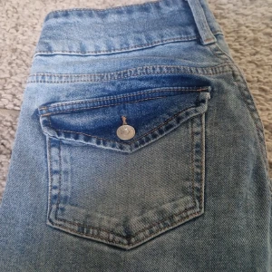 Jeans - Fina lågmidjade jeans från H&M säljer pga av att de tyvärr inte kommer till användning😘 köpare står för frakt!😍