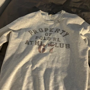 Polo/ Old mony stile  - Tröja ifrån polo, inga defekter på plagget, en storlek på Medium som är otroligt snygg, passar till vad som hälsa 