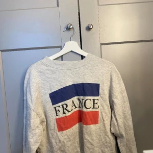 Grå tjocktröja  - Köpt ifrån Gina tricot för 300kr