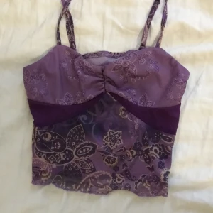 Vintage top - Aldrig använt. Läs bion!