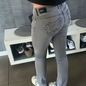 Pepe jeans  - Lågmidjade jeans från pepe i storlek xs som är i bra skick 