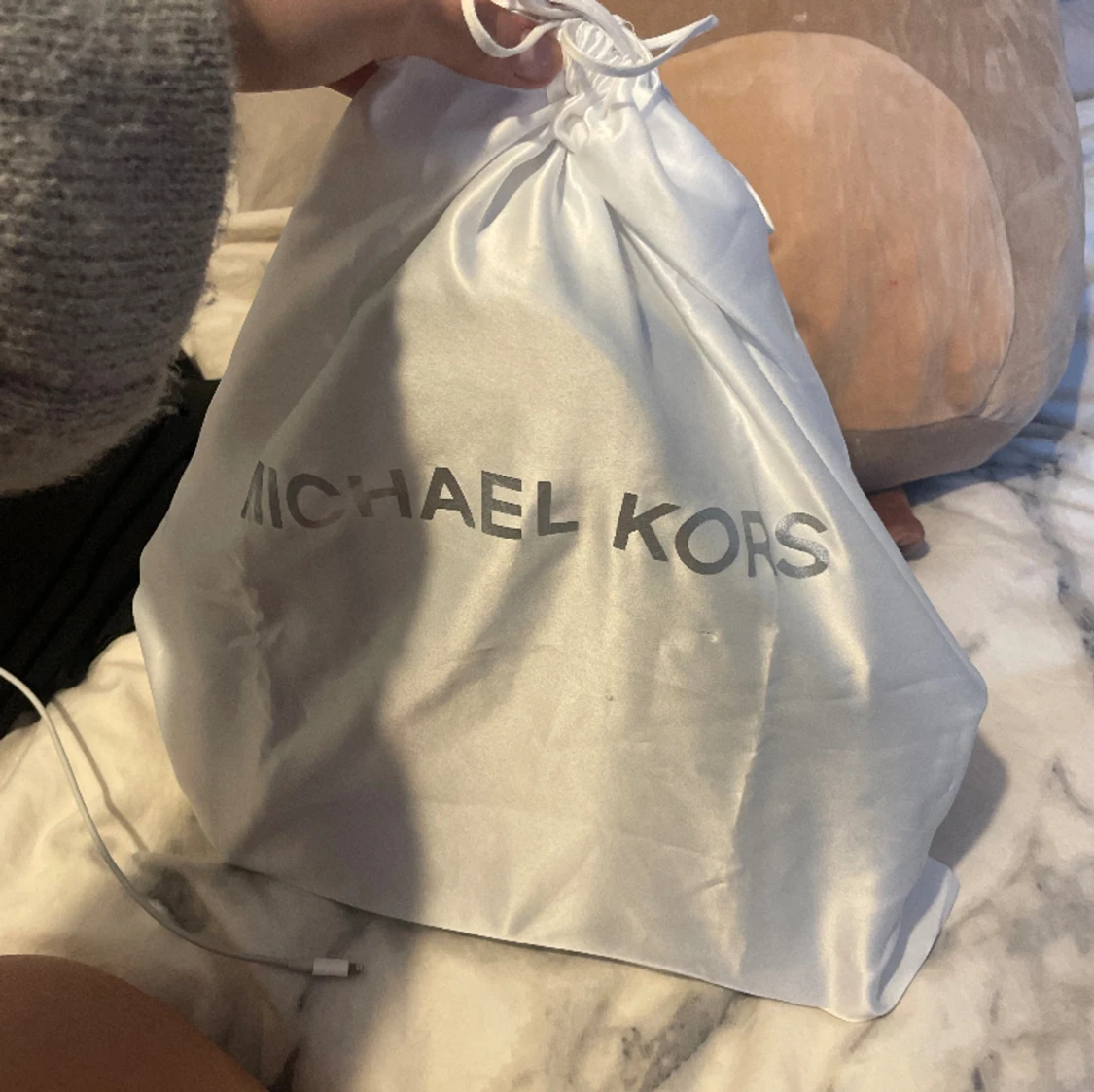 Grå Michael Kors väska - 91