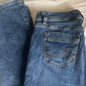 Ett par LTB valerie jeans i toppskick, lågmidjade och Bootcut! Köp!💗 Midja tvärs över ca 38cm, Innerbenslängden ca 84cm🤩