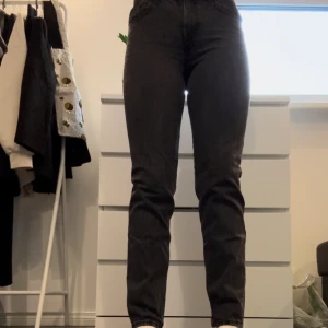 Svarta jeans  - Bra skick använda 3 gånger 