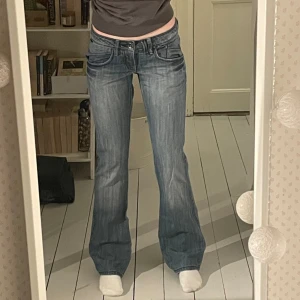 ASGRYMMA il dolce jeans, lågmidjade 💕 - supersnygga lowwaist jeans från il dolce m REA SLUTAR IMORGON - SKYNDA FYNDA!!! med måtten 84 i innerben och 39 över midjan! ✨💕 finns redan i annan annons på min profil med närmare bilder på detaljer 🫶