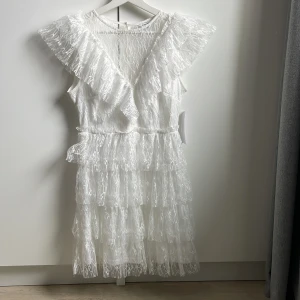 Slutsåld studentklänning bubbleroom🤍 - Superfin klänning från bubbleroom som passar perfekt till studenten🤍helt slutsåld på hemsidan!  Endast testad en gång men var tyvärr inte den klänningen jag letade efter. 