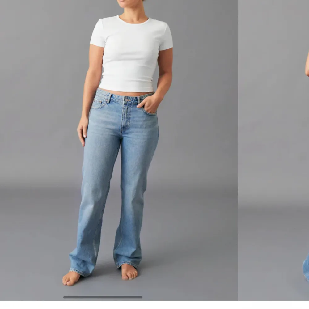 Jag säljer dessa låg midjade jeansen från Gina Tricot i storlek 36!! Modellen heter ”low straight” och jag säljer då de är för stora. De är endast provade och därför i nyskick. Säljer för 350 då de är alldeles nya!! 💗. Jeans & Byxor.