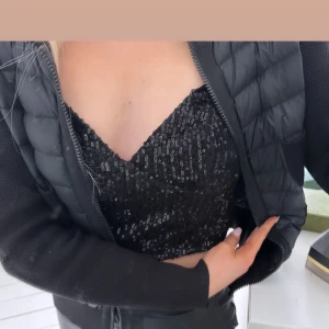 Glittrig topp  - Glittrig off shoulder topp 