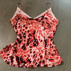 meshblus❤️ - meshblus från hm i nyskick strl 36 på den passar s-m sååå fin använd gärna köp nu❤️