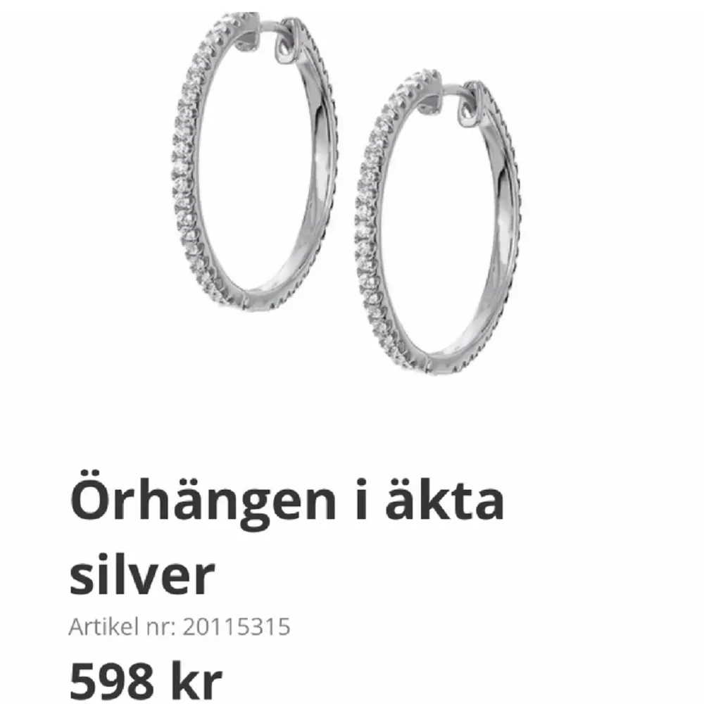 Så snygga hoops från Guldfynd X Alice Stenlöf. I silver och nypris är 598kr (2st). Accessoarer.