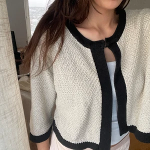 Kofta - Trekvartsärmad kofta med glitter