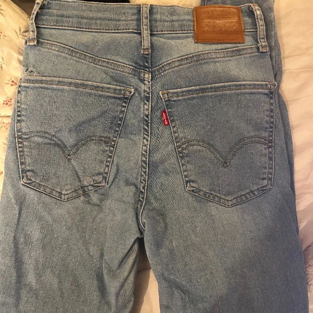Ljusblå jeans från Levis.  Skinny modell.. Jeans & Byxor.