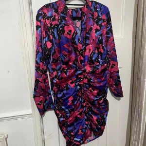 Colourful party dress - Worn once as seen in the picture. Good for dinners or parties. Willing to negotiate💕