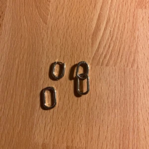 Örhängen  - Örhängen som går att bygga på 2 olika sätt (se bild) 