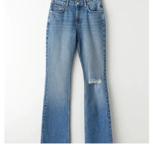 Low Waist Bootcut  - 💗💗suoerfina jeans från gina💗💗 som jag tyvvär köpte i fel storlek här på plick🥲bra kvalite, helt felfria. Kan även tänka mig byta mot ett par jeans från gina 🥰 bilden är från tidigare säljare