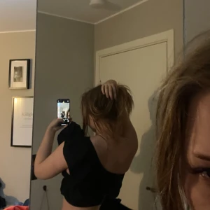 Zara one shoulder svart topp🖤 - Skriv för fler bilder eller frågor🖤