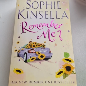 Engelsk bok - En engelsk bok som heter "Remember me?" av Sophie Kinsella. Nypris står det $90 (ungefär 900 svenska kronor) 💕