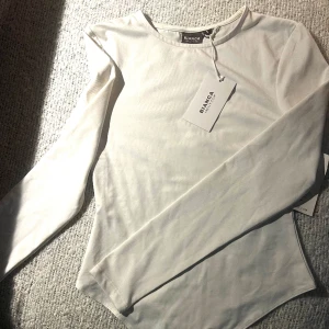 Bianca ingrosso vit body oanvänd  - Oanvänd vit body från Bianca x Nelly