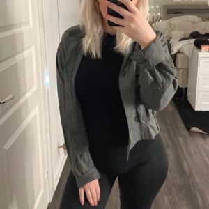 Grön jacka - Grön jacka i storlek XL! Använder ej därför säljer jag den. 