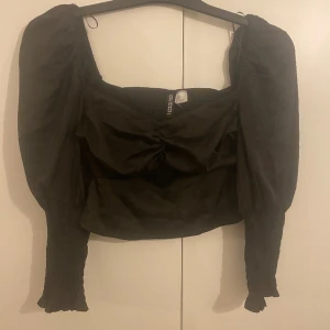 H&m tröja  - Jätte fin off shoulder blus fin till allt!  Nypris 199