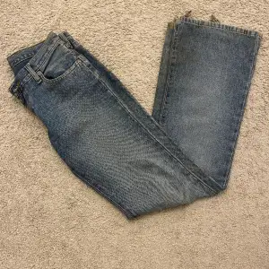 Snygga bootcut jeans från Levi’s För små för mig, hör av er vid funderingar🫶🏻