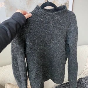 Tjocktröja - Fin tröja från Samsoe Samsoe, sparsamt använd 🦋