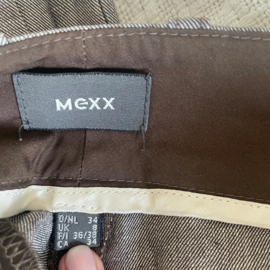 Gråa kostymbyxor  - 91