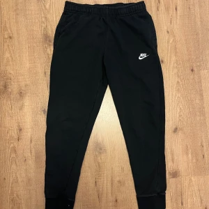 Nike byxor - Sköna Nike byxor. Perfekt skick, knappt använda. Pris kan diskuteras.
