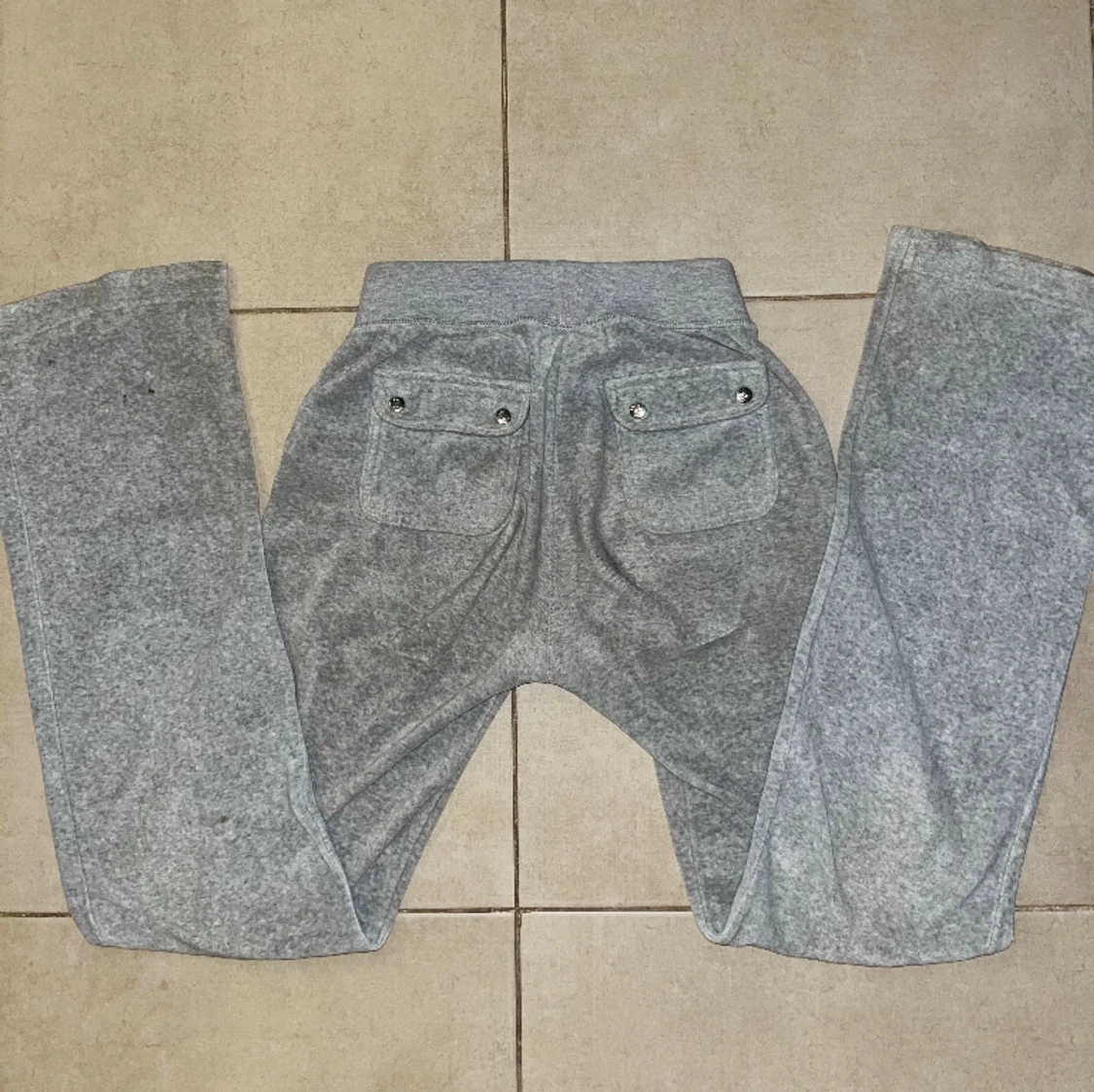 Grå juicy byxor storlek xxs 