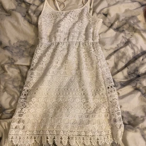 Klänning  - En fin vit klänning